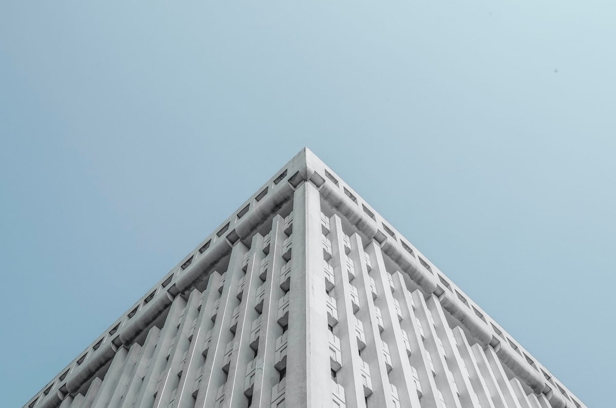 开云-季前赛首战詹眉或轮休 戴维斯逐渐接受五号位角色